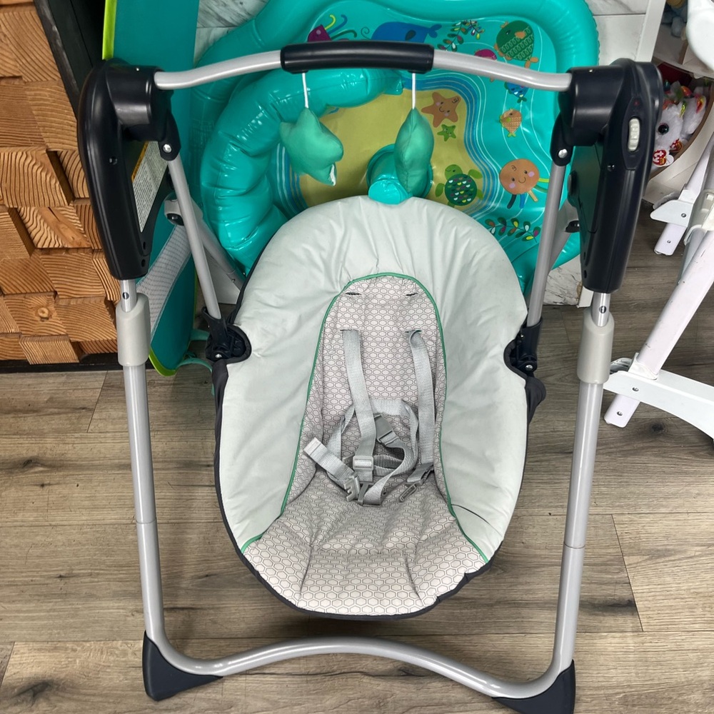 Graco Slim Spaces Compact Baby Swing.